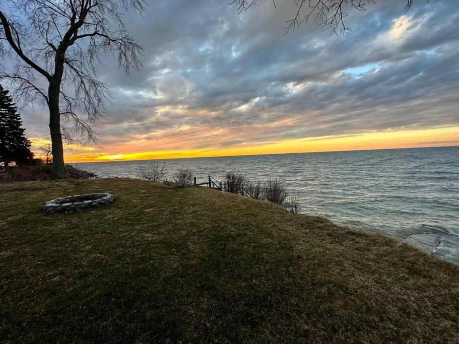 Lakefront W/brilliant Views Villa Wilson