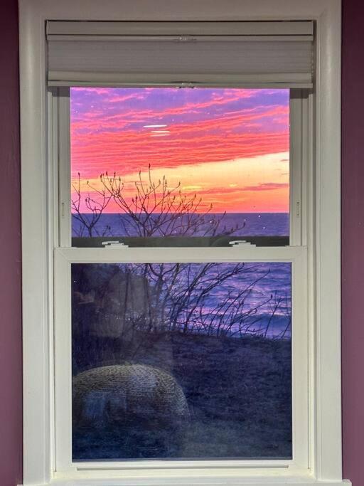 Lakefront W/brilliant Views *