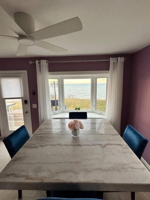 Villa Lakefront W/brilliant Views *
