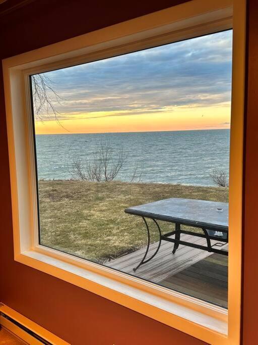 Lakefront W/brilliant Views