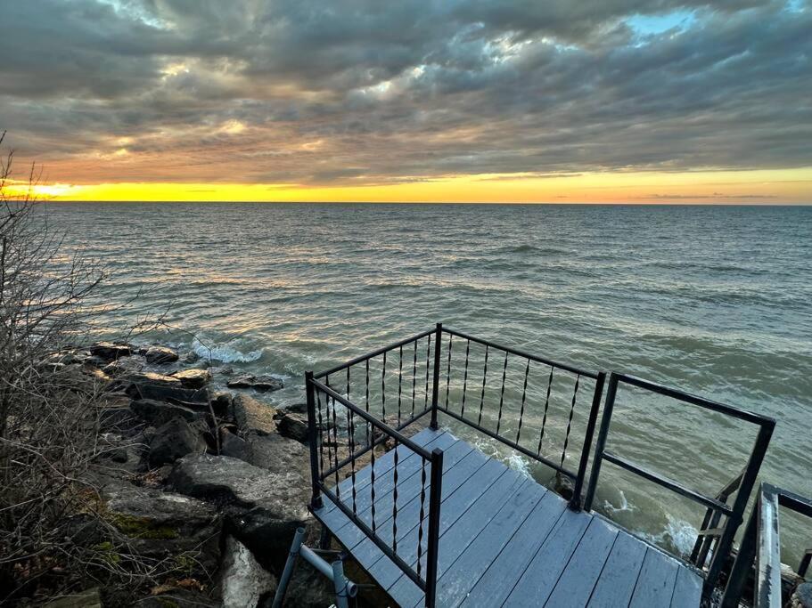 Villa Lakefront W/brilliant Views *