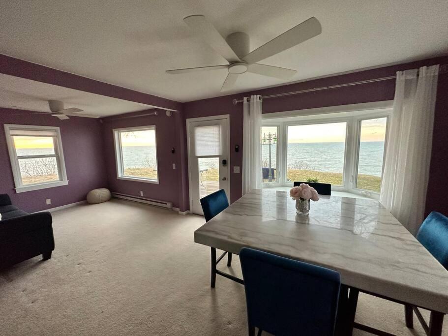 Lakefront W/brilliant Views Villa Wilson