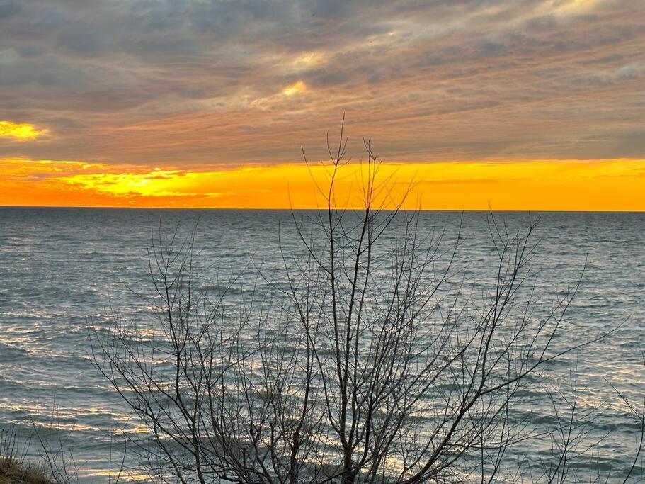 Lakefront W/brilliant Views Wilson