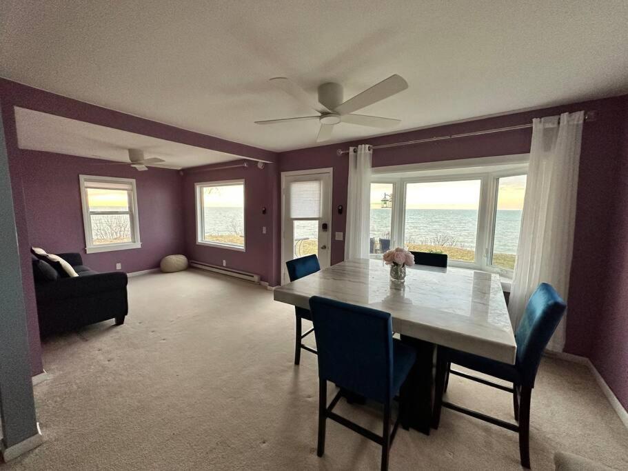 Lakefront W/brilliant Views Villa *
