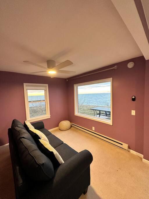 Lakefront W/brilliant Views Villa